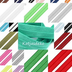 Può includere: Una tazza di ceramica bianca con manico nero e la scritta "But First, Coffee" in grassetto nero. La tazza è su una superficie bianca. La tazza è alta 10 cm.