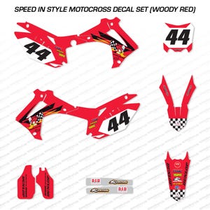 Peut inclure: Un ensemble d'autocollants de motocross rouge boisé, comprenant divers éléments avec le numéro 44 en noir et blanc. L'ensemble comprend des autocollants avec le texte "SPEED IN STYLE MOTOCROSS DECAL SET (WOODY RED)" et les marques "DUNLOP", "DID" et "RENTHAL".