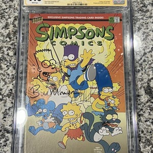 Op de afbeelding: Een gegradeerd stripboek met de familie Simpson. De omslag is geel en toont de familie Simpson in een cartoon-stijl. Het stripboek is gegradeerd met 9.8 door CGC.