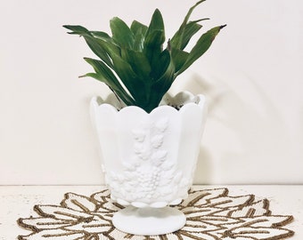 Westmoreland getäfeltes Traubenmilchglas Pflanzgefäß, Jardiniere Footed Kompott, Vase auf Sockel, Hochzeitsgeschenk, Blumentopf, Bauernhausdekor
