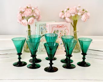 Antique Bristol Emerald Green Georgian Wine Glasses Circa 1820 Set Of 8 Conical English