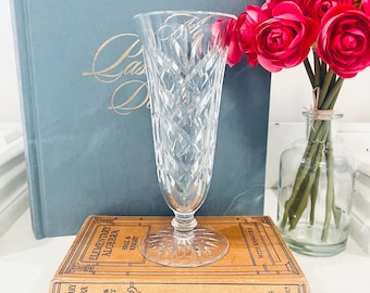 Jarrón Kilbarry de cristal tallado Waterford vintage firmado, con base y diseño floral.