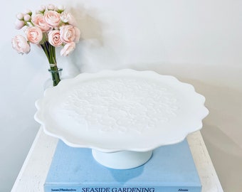 Vintage Fenton Spanische Spitze Kuchenständer Weiß Milchglas Scalloped Edge Hochzeit Display