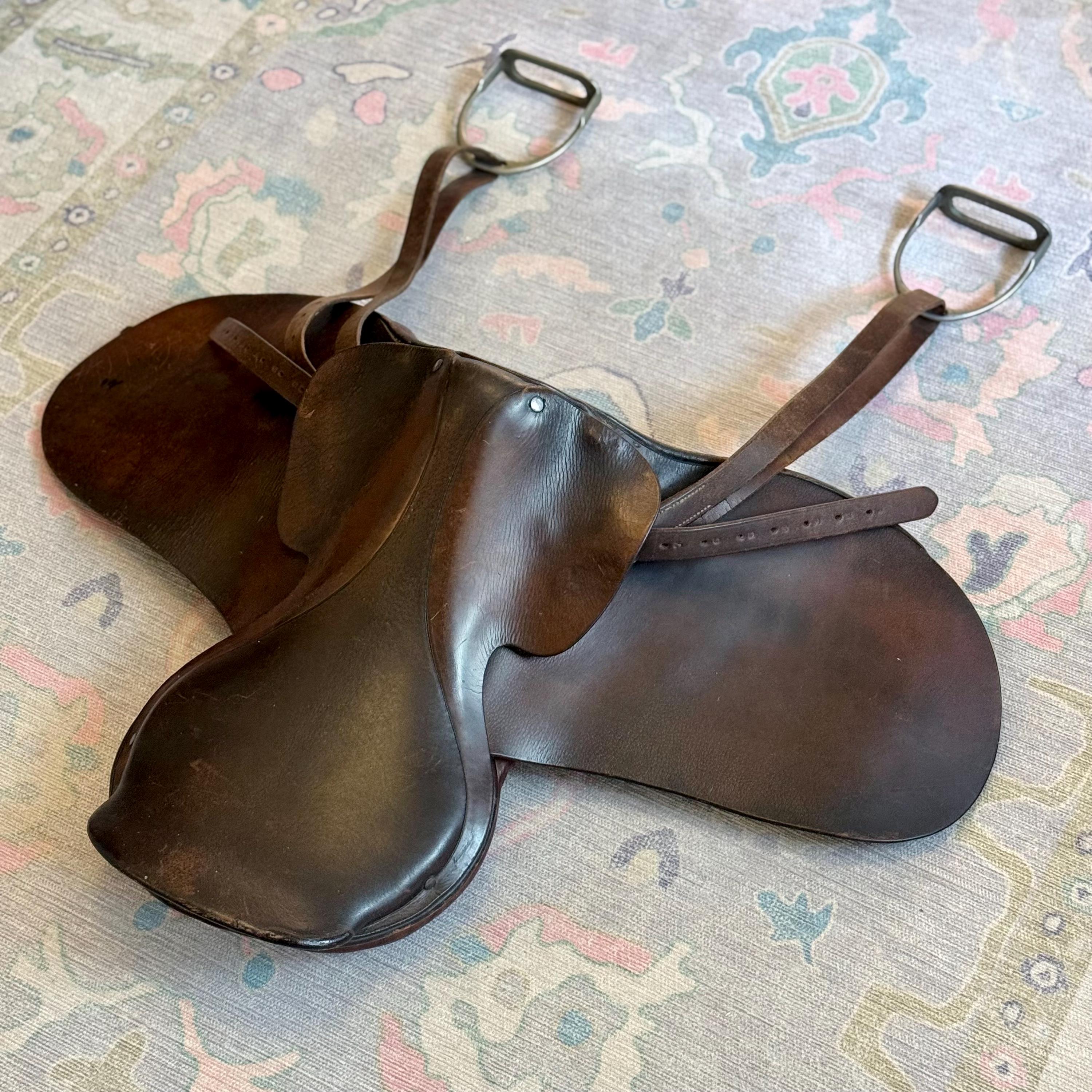 ヴィンテージ　馬　鞍　皮 ヴィンテージ 馬 鞍 皮 アンティーク 乗馬鞍 ウエスタンサドル 鞍