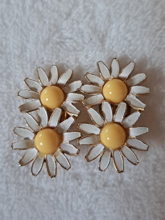 Vintage Rare Signed Weiss Double Daisy White Yell… - image 1