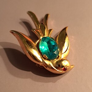 Rare Coro Signed Pegasus Jelly Belly Cab Bird Brooch Gold Vintage Prong Set