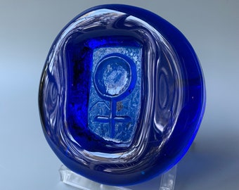 Erik Höglund Kosta Boda-Stil Art Glass mit weiblichem Geschlecht Symbol