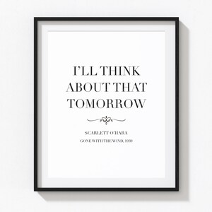 Op de afbeelding: Zwart-witte printbare quote-kunst met de tekst "Ik denk daar morgen over na" toegeschreven aan Scarlett O'Hara uit Gone With The Wind, 1939.
