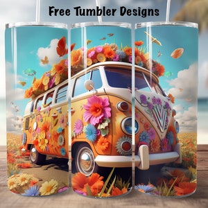 Peut inclure: Un van vintage jaune recouvert de fleurs colorées, avec un ciel bleu et des nuages blancs en arrière-plan. Le van est décoré de fleurs et de papillons. Free Tumbler Designs est écrit en haut de l'image.
