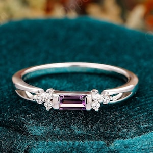 Natural Amethyst Jewelry, Baguette Shaped Amehtyst Engagement Ring, Silver Women Ring, Minimalist Purple Gems Ring, Unique Birthstone Ring