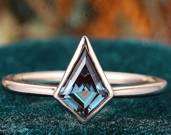 Kite Shaped Alexandrite Ring, Bezel Set Alexandrite Wedding Ring Rose Gold, Solitaire Ring, Alexandrite Engagement Promise Ring,Kite Jewelry