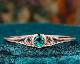 Solid Gold Dainty Emerald Stacking Ring, Lightweight Open Cutout Geometric Band, Minimalist Everyday Wear Ring, Round Emerald Wedding Ring