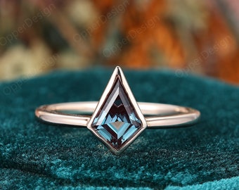 Kite Shaped Alexandrite Ring, Bezel Set Alexandrite Wedding Ring Rose Gold, Solitaire Ring, Alexandrite Engagement Promise Ring,Kite Jewelry