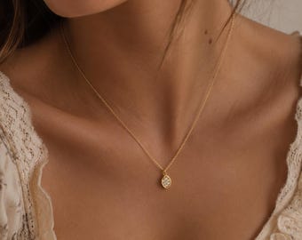 Dainty Crystal Necklace Gold, Minimalist Gold Pendant Necklace, Everyday Layering Necklace, Tiny Crystal Jewelry Gift for Her