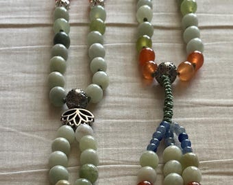 Gran juzu de jade con cuarzo naranja, anudado