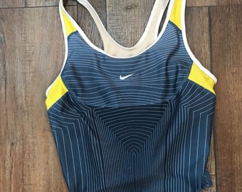 nike workout top