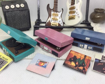 Mini-disque Vinyle 1/12 – Maison De Poupée – Rock – Lou Reed – Accessoire Musique Miniature Mini Vinyle Décoration Mini-disque Vinyle 1/12 – Maison De Poupée – Rock – Lou Reed – Accessoire Musique Miniature Mini Vinyle Décoration