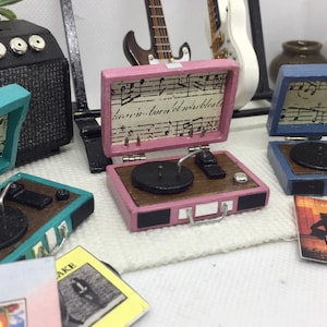 Miniature Dollhouse Vintage-Inspired Record Player