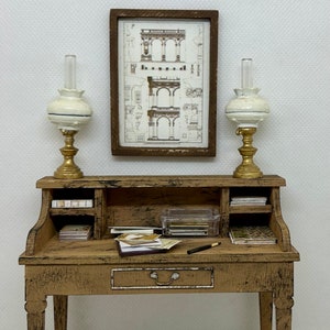 Dibujo arquitectónico enmarcado de una casa de muñecas en miniatura