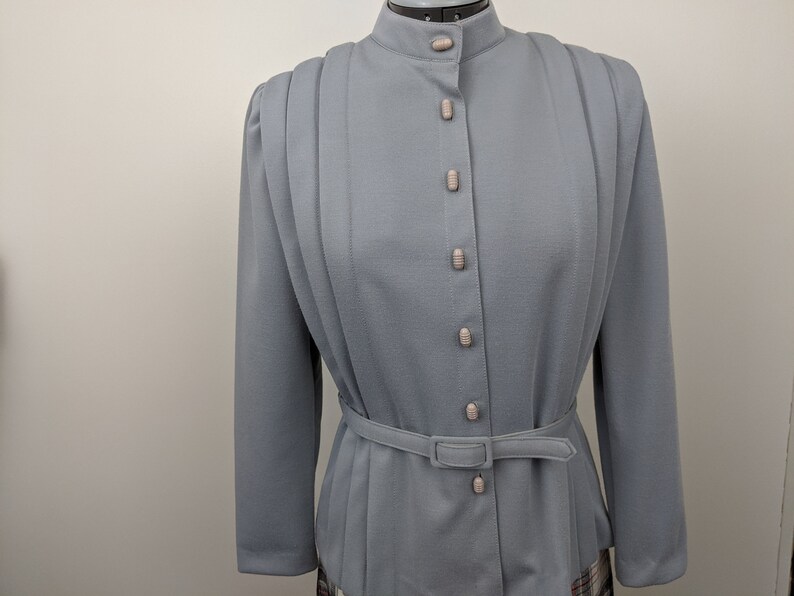 Vintage 1970s Leslie Fay Petites, Wool Blend Knit Jacket with Belt, Pale Steel Blue Gray. Mandarin Collar with Tuxedo Pleat Front & Back. image 2