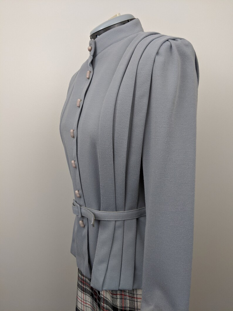 Vintage 1970s Leslie Fay Petites, Wool Blend Knit Jacket with Belt, Pale Steel Blue Gray. Mandarin Collar with Tuxedo Pleat Front & Back. image 7