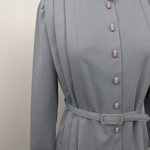 Vintage 1970s Leslie Fay Petites, Wool Blend Knit Jacket with Belt, Pale Steel Blue Gray. Mandarin Collar with Tuxedo Pleat Front & Back. image 3