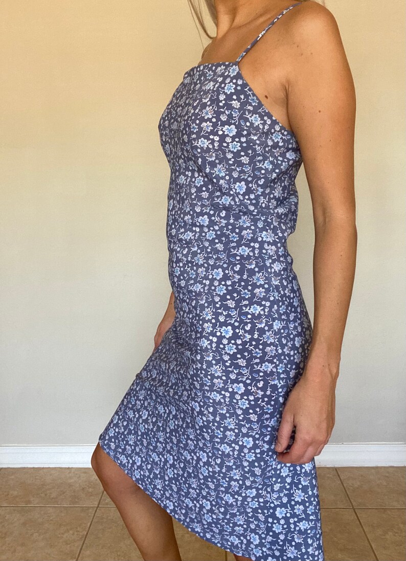 Sleeveless Dress \u2013 Women\u2019s Vintage Clothing \u2013 Women\u2019s Vintage Dress Vintage 1990s Blue Floral Print Dress