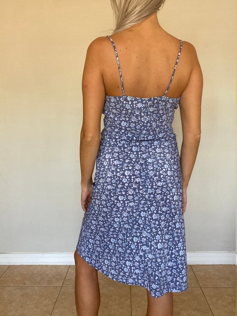Sleeveless Dress \u2013 Women\u2019s Vintage Clothing \u2013 Women\u2019s Vintage Dress Vintage 1990s Blue Floral Print Dress