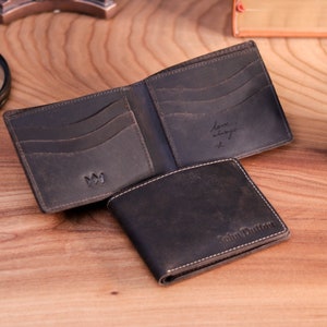 Cartera de cuero de grano completo para hombre - Grabado personalizado con iniciales en relieve, billetera plegable personalizada, regalo para él, regalo de aniversario o Día del Padre.
