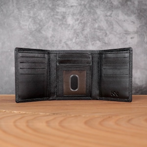 Portefeuille à trois volets en cuir pleine fleur, portefeuille personnalisé pour homme, initiales monogrammes en relief, portefeuille personnalisé, cadeau d'anniversaire de mari, pour papa