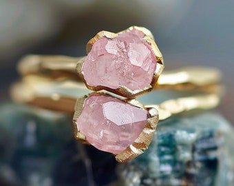 Anello solitario in quarzo rosa grezzo per donna, anello in pietra preziosa grezza, gioielli in quarzo rosa grezzo, anello in pietra portafortuna, anello in pietra grezza, pietra di cristallo grezzo