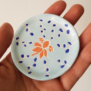 Klein keramisch goudvissenkommetje - Handgemaakte blauwe ringhouder - Keramische decoratie, gemaakt in Frankrijk