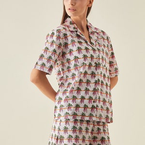 Regular fit, notch-collar organic cotton half sleeve shirt in floral print/ Casual wear/ Loungewear/ Summer resort shirt image 3