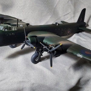 Pre-Built British Short Stirling BI/III 1/72 Scale Model Heavy Bomber Aircraft