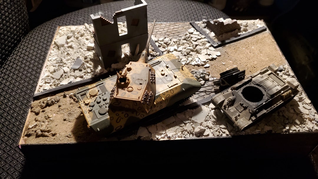Prebuilt Diorama of a German E100 Super Heavy Tank 1/72 Scale Model