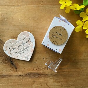 Geschenk-Set mit Puzzle-Karte Herz zum Valentinstag und Puzzlehalter