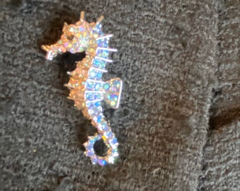 Seahorse pin Beach wedding Gift for her Colorful pin Fashion seahorse brooch Beach pin Nautical jewelry Nautical brooch