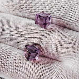 Würfelform natürlicher Amethyst, loses Würfel Edelstein Paar, ausgefallenes Amethyst Paar, Edelstein für Ohrringe, Februar Geburtsstein, Geschenk für sie / Freundin