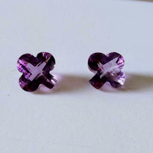 Paire d'améthyste en forme de club, paire unique de qualité AAA, améthyste fantaisie de 13 mm, paire de pierres précieuses à facettes, boucles d'oreilles en pierre rare, paire cadeau pour elle