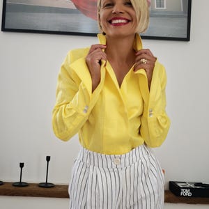 Brigth Yellow Linen Kimono Inspired Shirt Stand Up Collar Easy to Wear Lightweight Summer Blouse Minimalist Soft Weave Linen Top High Neck