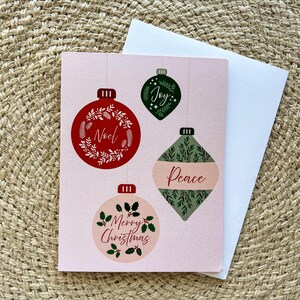 Tarjeta con adornos navideños / Tarjetas plegadas de 4,25" x 5,5" con sobres / Joy Peace Noel Merry Christmas Leaf Greenery Holidays Cute Gifts