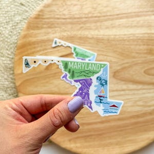 Naklejka Maryland | Góry Natura Latarnia morska Ocean Zatoka Niebieskie kraby Kruki Kwiaty Łódź Kwiat Motyl Stan USA Pamiątka podróży Prezent