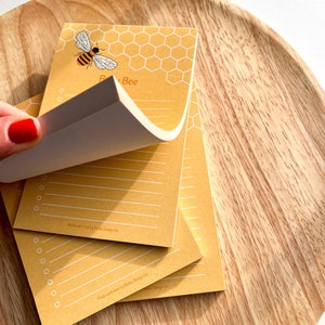 Busy Bee Notepad | Bee Honeycomb List Taking Notes Illustration Yellow ...