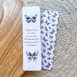 Marcador de página borboleta 2 Coríntios 5:17 | Tons frios em azul, 5 cm x 18 cm, padrão ilustrado, versículos bíblicos cristãos para memorização, presentes fofos para amantes de livros