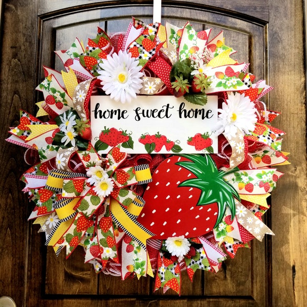 Summer strawberry themed deco mesh wreath for front door - Strawberry wreath - Strawberry whimsical wreath - summer decor - welcome wreath