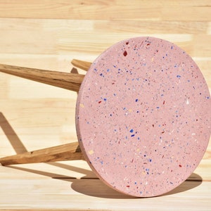 Sgabello in cemento - tavolino - terrazzo - plastica riciclata