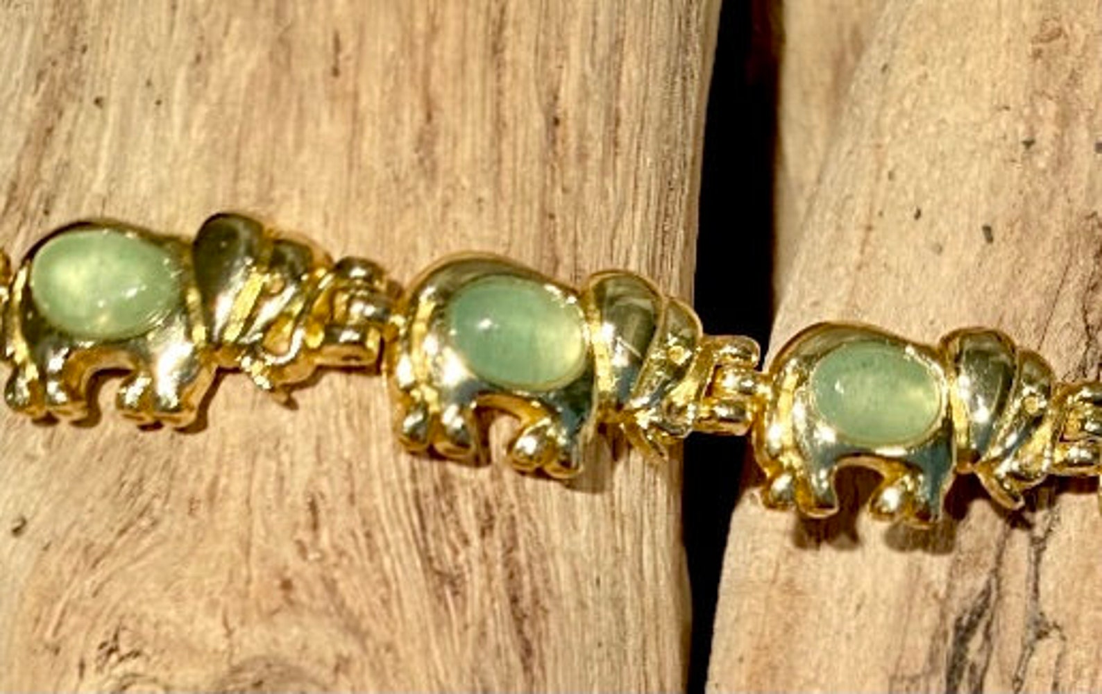 Cute bracelet featuring elephants with jadecoloured stones Etsy