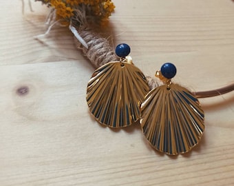 Crinkled and lapis lazuli stud earrings