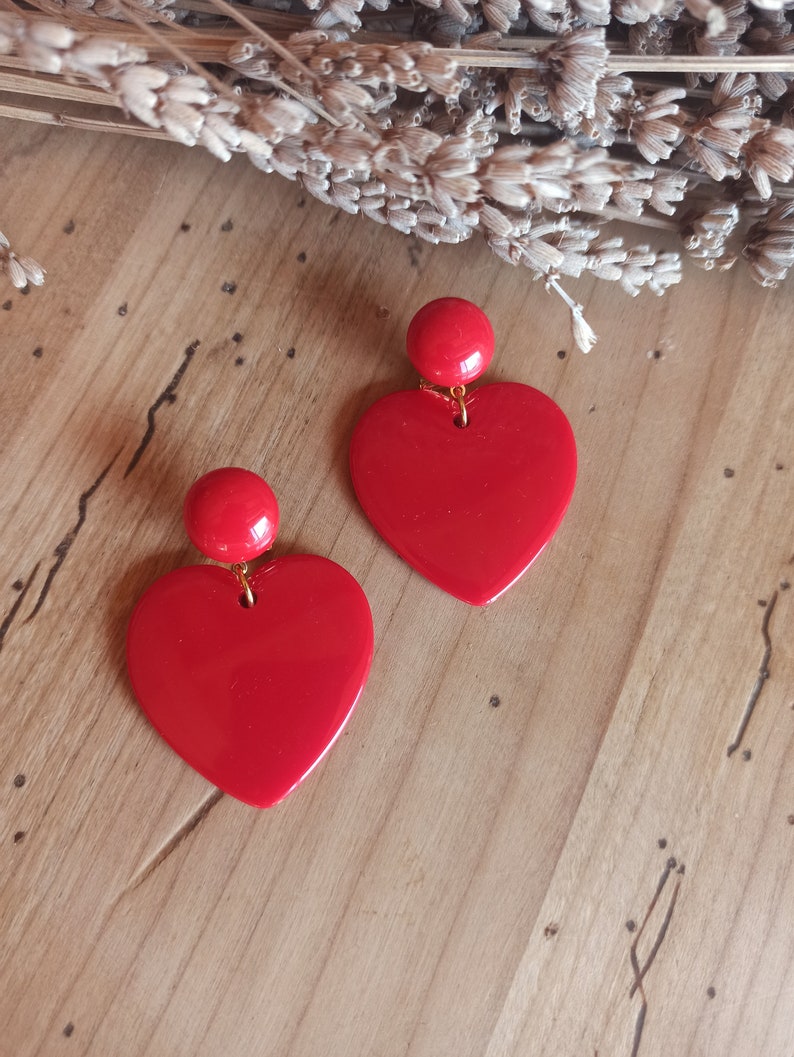 Boucles d'oreilles LOVE Coeur en résine Rouge