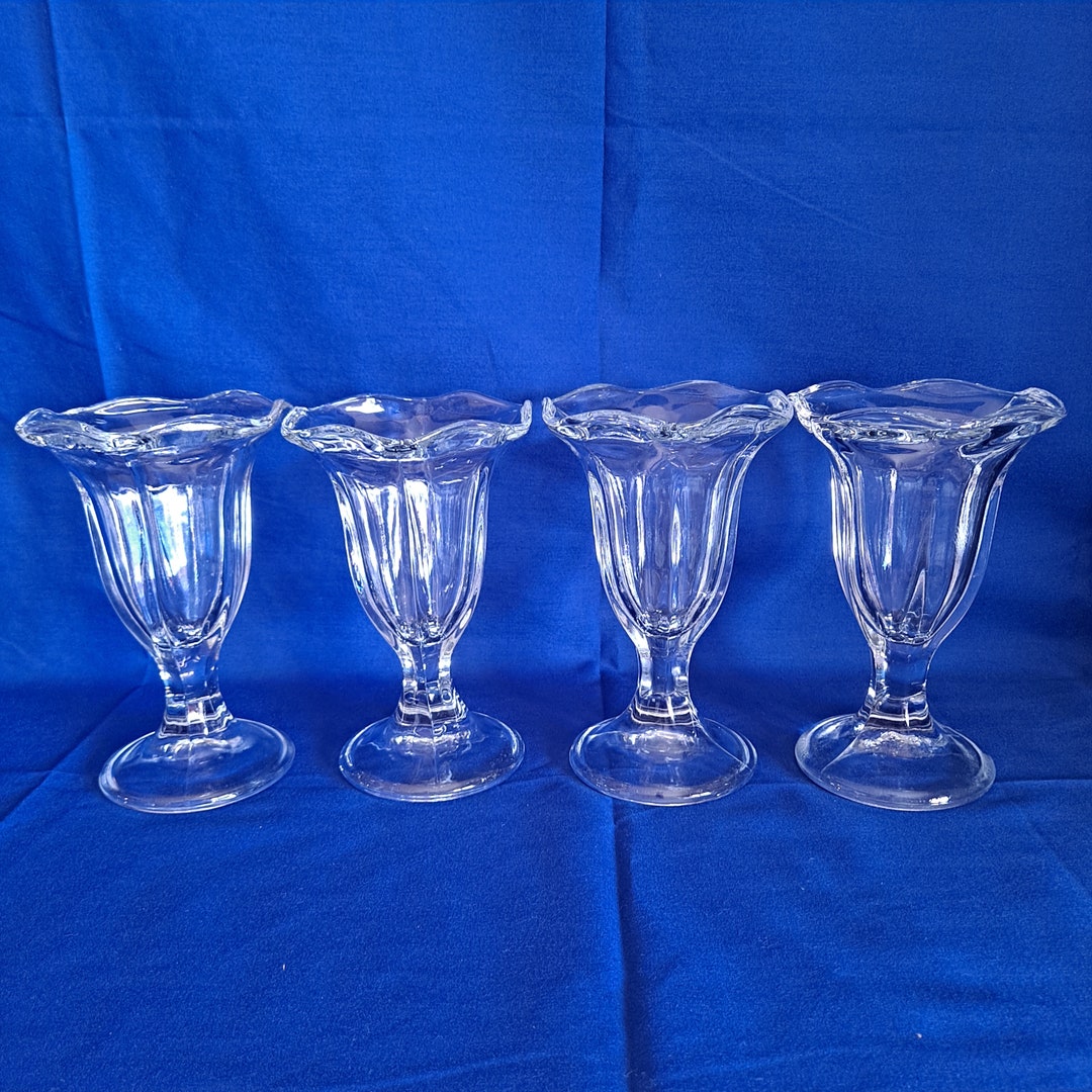 Vintage 4 ICE CREAM Sundae GLASSES Soda Fountain Milkshake Parfait